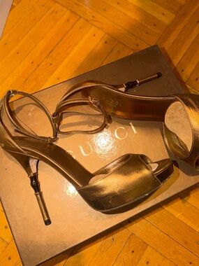 Gucci Metallic Bronze heels 37